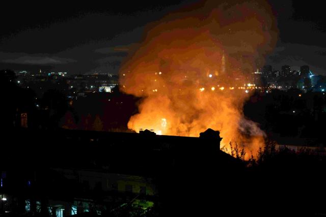 7 people who died in Old Montreal fire being investigated as homicide - https://cdn.connectfm.ca/A09AFB04-FBAA-4C94-B74D-66A837D44C8B_Story2546702_3391252.jpg