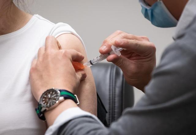 B.C. moves to next stage of vaccine rollout with online booking - https://cdn.connectfm.ca/A18DFA4D-313F-455E-BC12-F5B54329186A_Story1132501_1641819.jpg