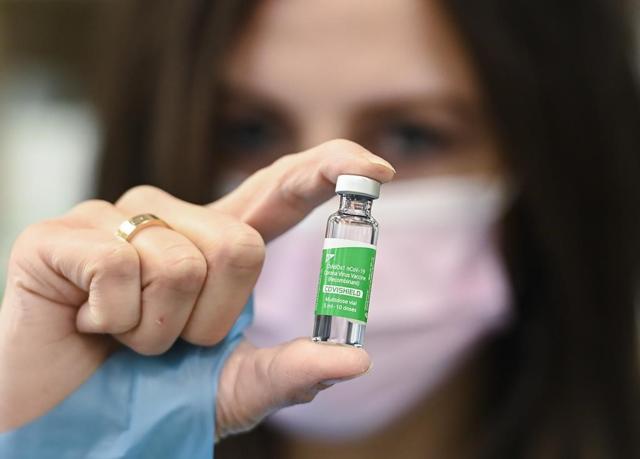 Canada receives report of blood clot linked to AstraZeneca - https://cdn.connectfm.ca/A348F1CE-A713-434D-8C27-E4072512795D_Story1144318_1659375.jpg