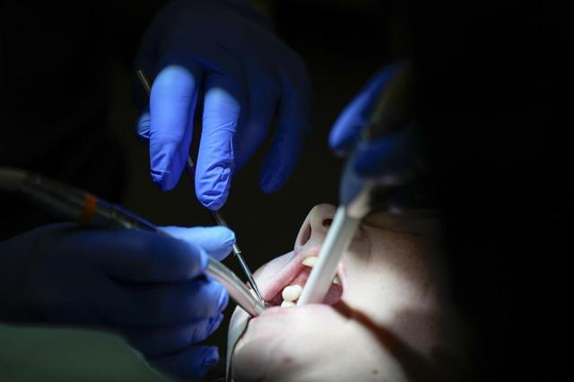 Statistics Canada: People not visiting dentist due to high cost & lack of insurance - https://cdn.connectfm.ca/A402A82C-768D-430F-A868-EBDDF2962870_Story2648262_3505316.jpg
