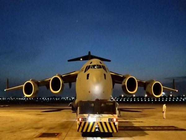 Canadian special forces operating outside Kabul airport to help evacuees: officials - https://cdn.connectfm.ca/A599566C-73BD-4D2A-A35C-F767DC5EBE7F_Story1365949_1973597.jpg