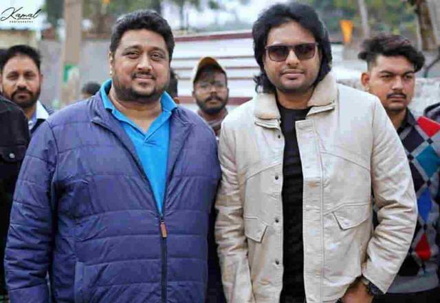 Smeep Kang hits Dev Kharoud  - https://cdn.connectfm.ca/A5A129DB-082B-4EB8-A8DC-F152FAAF2246_Story957777_1384863.jpg