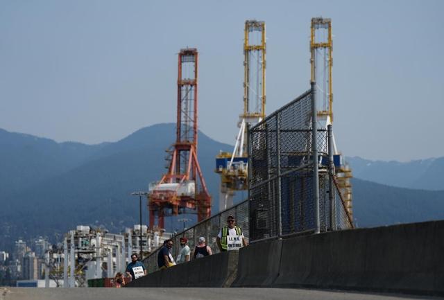 Talks deadlocked as B.C. port strike enters day 5 - https://cdn.connectfm.ca/A5AA95CA-CC13-4DB9-8DFA-B61492E1D554_Story2409721_3316560.jpg