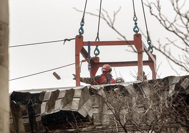 Two more bodies pulled from rubble after Old Montreal fire, five bodies identified - https://cdn.connectfm.ca/A7A3769F-7785-457E-9B58-A964841954FA_Story2268212_3158089.jpg