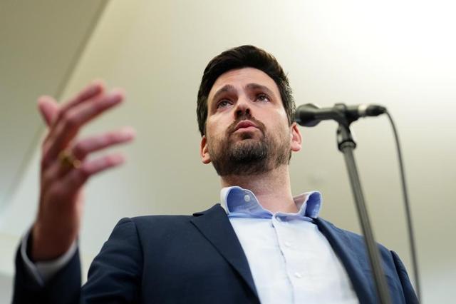 Deportations for international students caught in fraud scheme put on hold - https://cdn.connectfm.ca/A9F6C221-9DC1-4500-853D-64508D1E5C5E_Story2382843_3286463.jpg