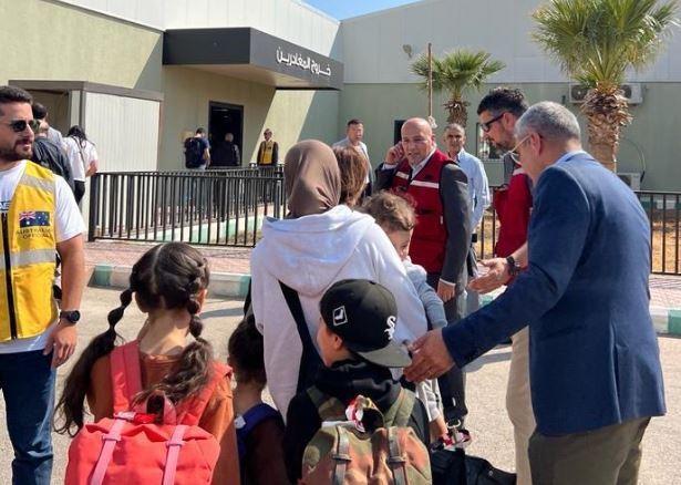 a-group-of-canadians-reached-jordan-by-crossing-the-border-by-bus-foreign-minister