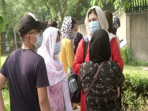 Afghan nationals gather outside Aussie embassy in New Delhi seeking visas - https://cdn.connectfm.ca/Afghan-Nationals-New-Delhi.jpg