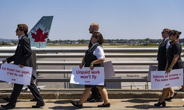 Air Canada flight attendants' union serves 72-hour strike notice - https://cdn.connectfm.ca/Air-Canada-flight.jpg