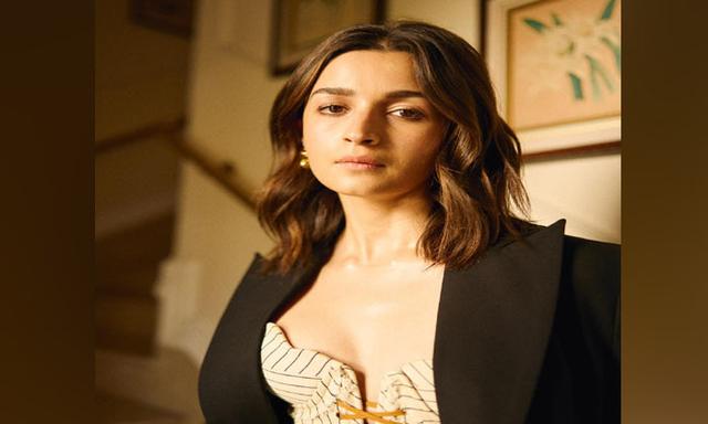 Alia removes Raha’s pictures from Instagram - https://cdn.connectfm.ca/Alia-Bhatt_2025-03-04-171632_raao.jpg