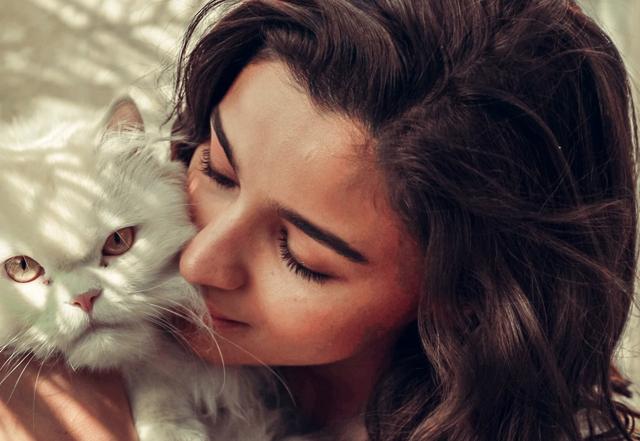 Alia Bhatt goes under home quarantine - https://cdn.connectfm.ca/Alia-Bhatt_210309_122706.jpg