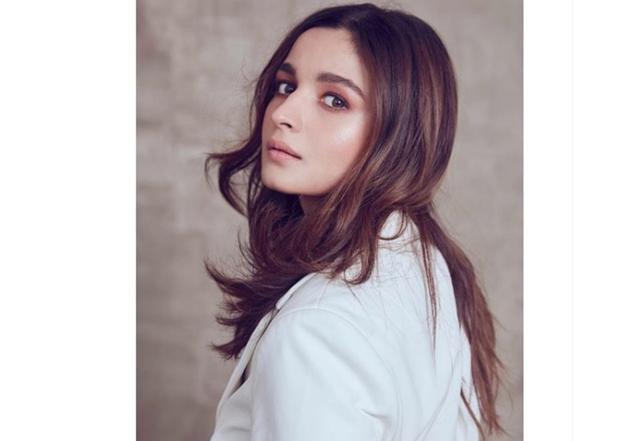 Sanjay Leela Bhansali and Alia Bhatt summoned by Mumbai court  - https://cdn.connectfm.ca/Alia-Bhatt_210325_132323.jpg