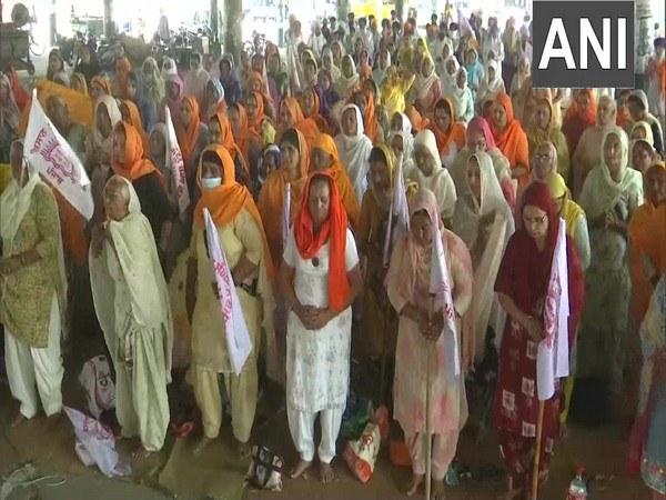 farmers-stage-protest-against-farm-laws-in-amritsar