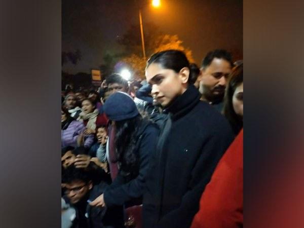 India: Deepika Padukone joins students at JNU during protest - https://cdn.connectfm.ca/B1B63DC7-FDED-4BEE-89F6-5056D3189EF3_Story417608_603895.jpg
