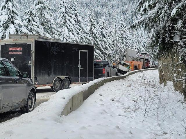 Man, dog, killed in chain-reaction crash as semi stops on highway east of Vancouver - https://cdn.connectfm.ca/B63087A3-E161-4FDC-9150-7663309F4BAE_Story1044091_1513855.jpg