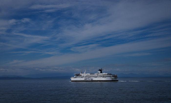 fishing-vessel-sinks-near-tsawwassen-ferry-terminal-two-people-rescued