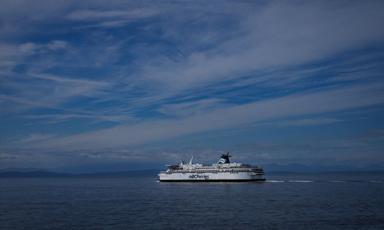 fishing-vessel-sinks-near-tsawwassen-ferry-terminal-two-people-rescued