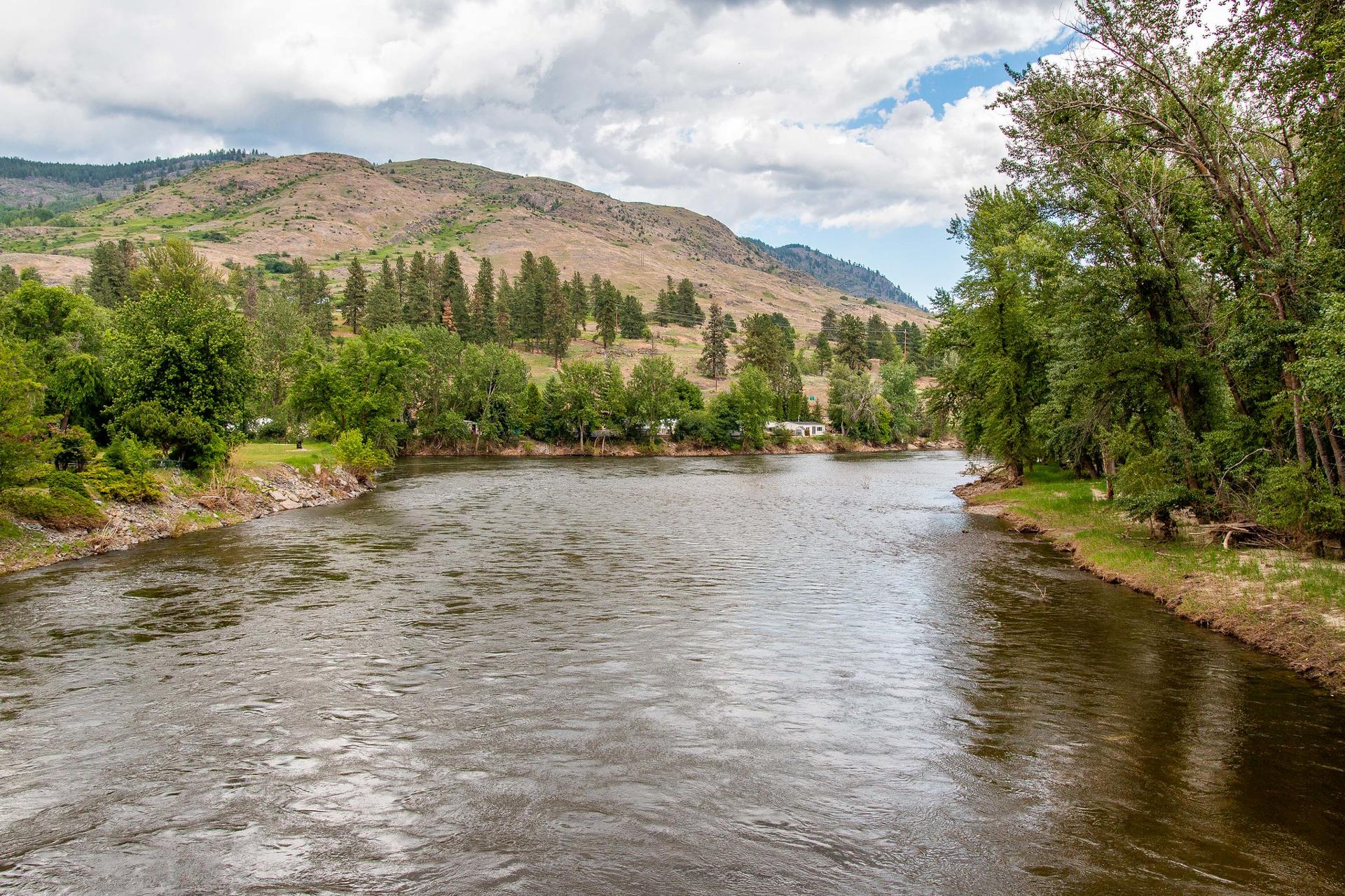 man-dead-after-falling-into-the-columbia-river-in-b-c