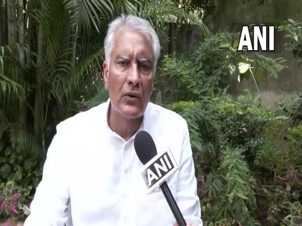 Azad's exit is beginning of end of Congress: BJP leader Sunil Jakhar - https://cdn.connectfm.ca/BJP-leader-Sunil-Jhakhar.jpg