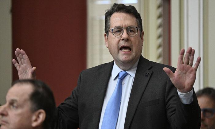 quebec-province-to-completely-ban-cellphones-and-other-electronic-devices-in-schools