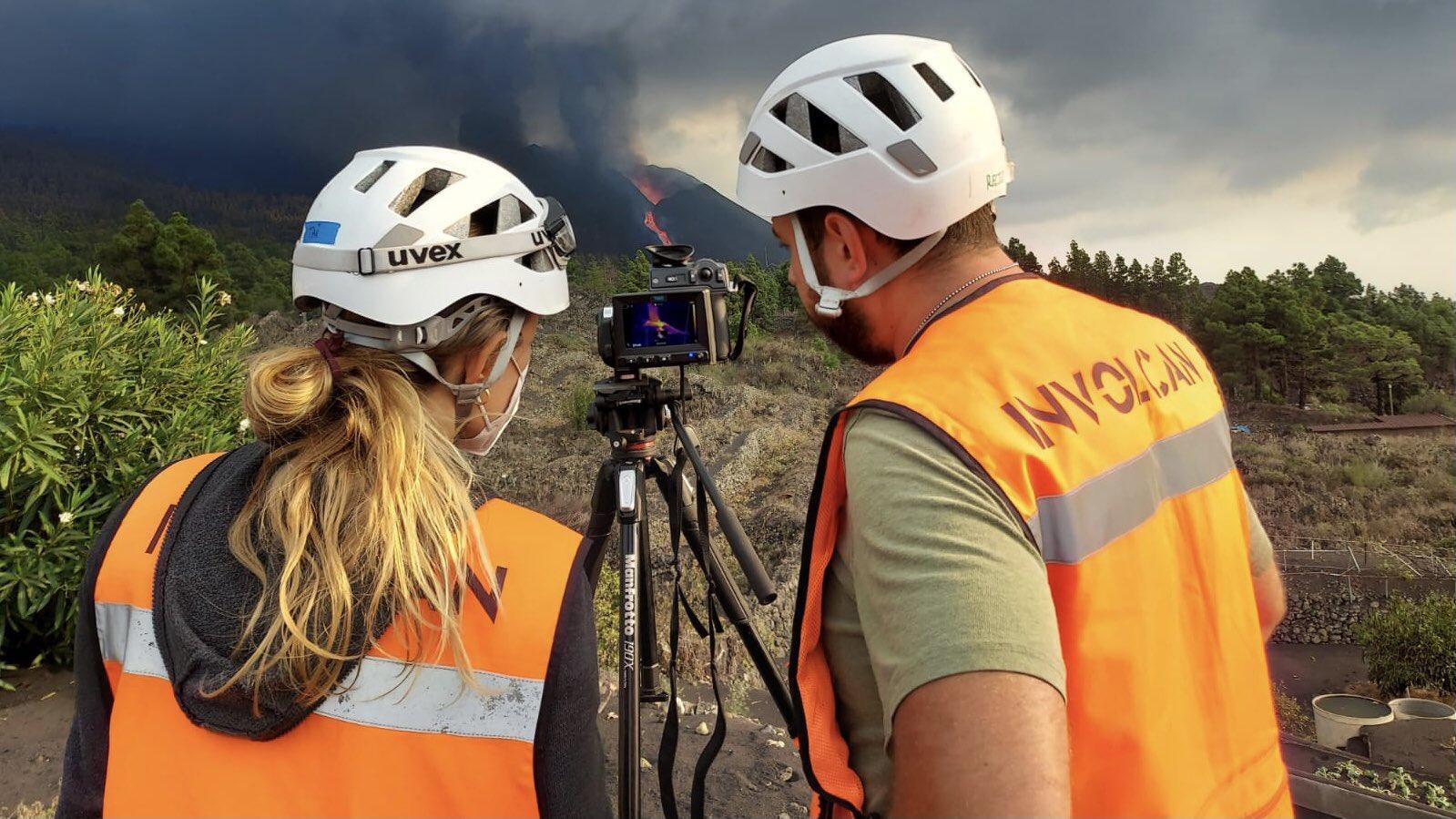 lava-from-volcano-on-spains-la-palma-forces-800-to-evacuate