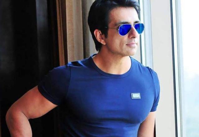Police complaint against Sonu Sood - https://cdn.connectfm.ca/C36533F6-873A-4227-837D-A58F743DE9FD_Story986338_1428258.jpg