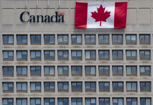 Scientific adviser resigns from Health Canada, calls for overhaul of pesticide rules - https://cdn.connectfm.ca/C87B9367-9880-4AF9-8A83-6C33179778A8_Story2494412_3332366.jpg