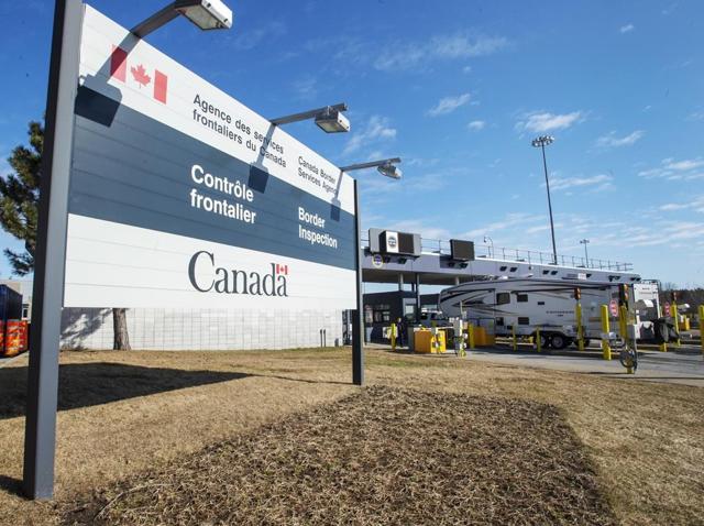 Asylum seekers continue to cross Canada-U.S. border despite shutdown - https://cdn.connectfm.ca/CBF2D1B8-96E0-4230-8C2B-E24F7A235921_Story679769_983850.jpg