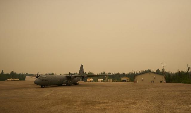 Military says over 1,000 people flown from fire-threatened Manitoba  community - https://cdn.connectfm.ca/Canadian-Armed-Forces.jpg