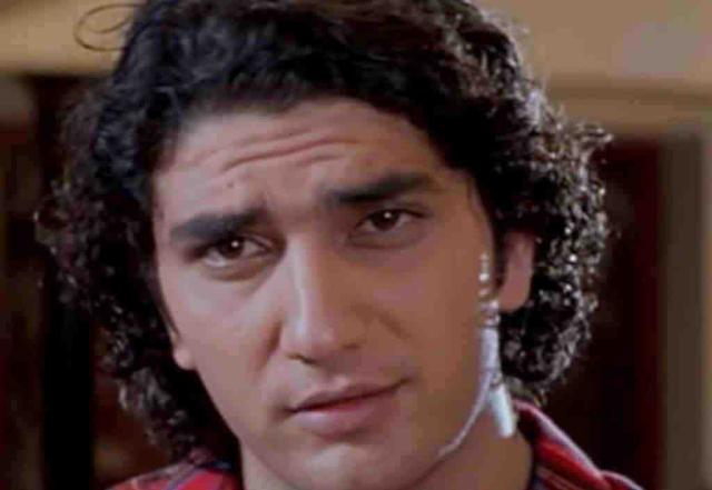 Actor Faraaz Khan on ventilator - https://cdn.connectfm.ca/D001CEB9-6D70-4AB9-95E4-CD1C7A5300D3_Story856647_1237215.jpg