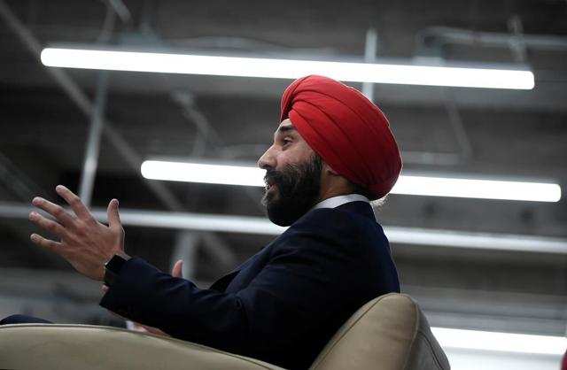 Former industry minister takes job at Rogers two years after leaving office - https://cdn.connectfm.ca/D32B18CA-EC35-4EBF-9B47-917424D2E4CA_Story2305456_3199684.jpg