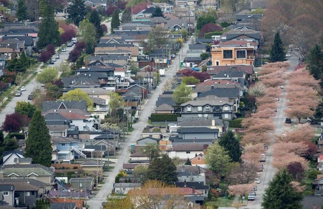 Home prices could fall 7 per cent in 2021, hitting Prairies hard: Moody's forecast - https://cdn.connectfm.ca/D7848863-2BC7-415A-8479-D1C4C6FB57AF_Story825551_1192741.jpg
