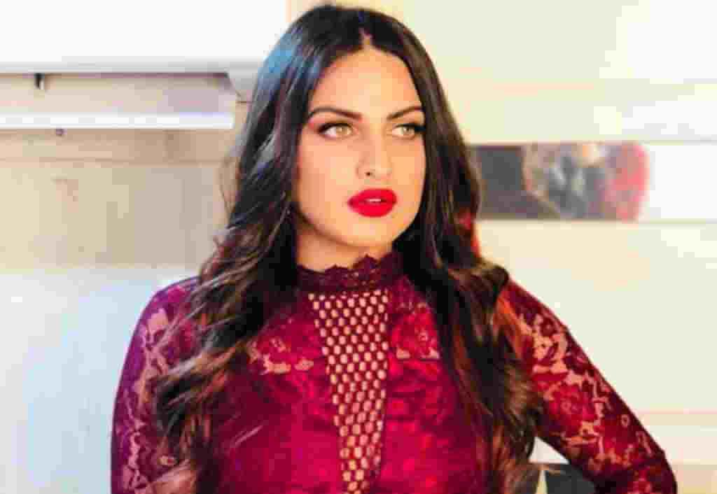 kangana-blocks-himanshi-khurana-on-twitter