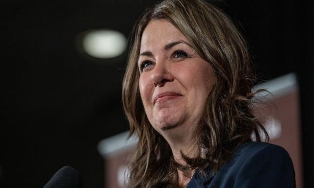 Alberta francophone groups urge Ottawa to keep Supreme Court bilingualism out of political debate - https://cdn.connectfm.ca/Danielle-Smith_2025-06-12-192528_iiir.jpg