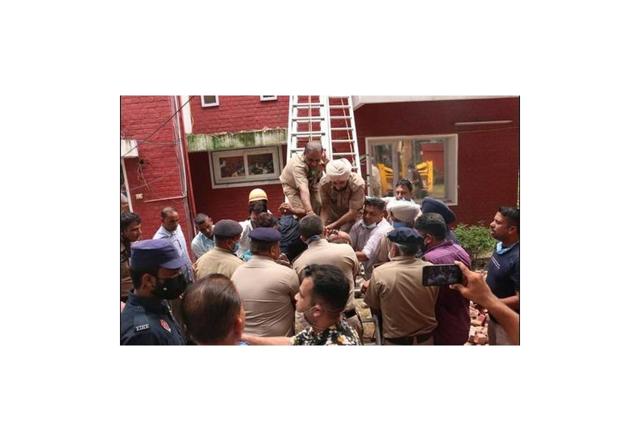 Part of house of Dara Singh’s son gives way - https://cdn.connectfm.ca/Dara.jpg