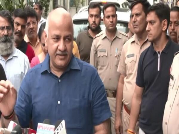 Sisodia claims he is clean after CBI found nothing in bank locker - https://cdn.connectfm.ca/Delhi-Deputy-CM-Manish-Sisodia.jpg