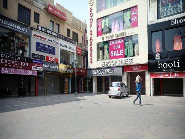 Delhi gears up by shutting shops to follow 'Janta Curfew' - https://cdn.connectfm.ca/Delhi-gears-up-by-shutting-shops-to-follow-Janta-Curfew.jpeg