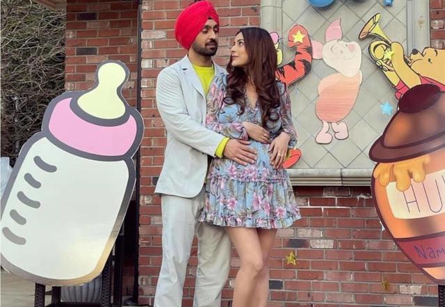 Shehnaaz cradles his baby bump - https://cdn.connectfm.ca/Diljit-Dosanjh_210314_163735.jpg