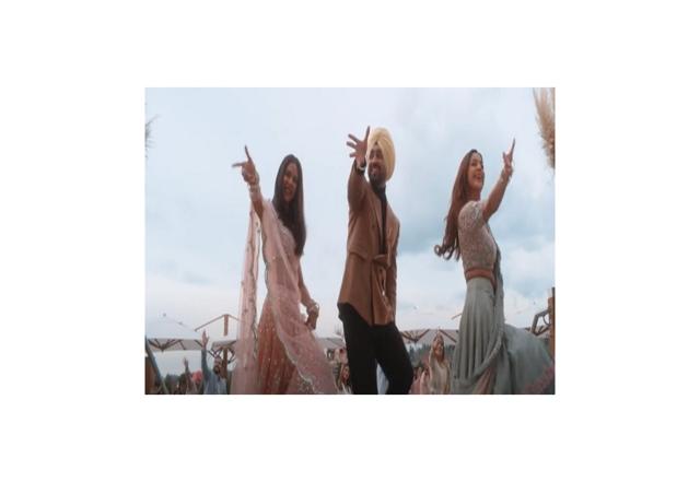 Fans go gaga seeing Shehnaaz Gill happy in Diljit Dosanjh's latest post - https://cdn.connectfm.ca/Diljit_211009_162712.jpg