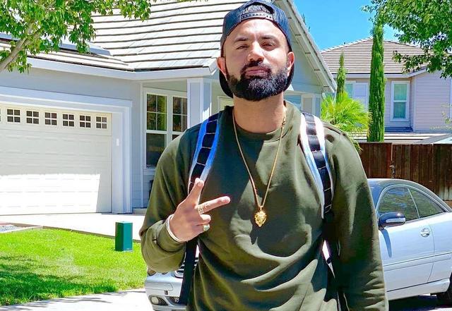 Gagan Kokri and Harrdy Sandhu give a shout to team cricket India  - https://cdn.connectfm.ca/E02D4E89-E088-48B8-8738-2CFF7AC26365_Story1005436_1456582.jpg