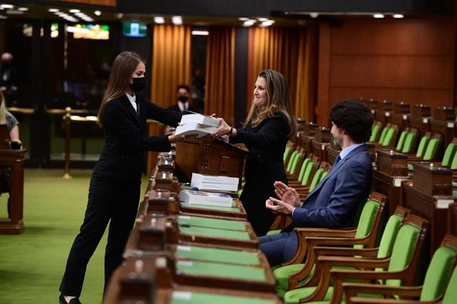Freeland and Trudeau talk about benefits federal budget; Trudeau calls it a historic plan for a historic moment - https://cdn.connectfm.ca/E15BB056-D3D6-44F8-B9D9-D0870CF31011_Story1155713_1675391.jpg