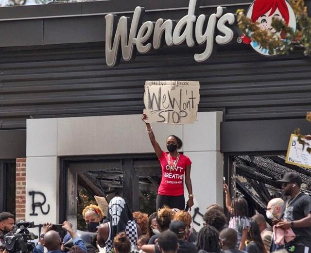 Ex-Atlanta officer who killed Rayshard Brooks granted bond - https://cdn.connectfm.ca/E34DD560-EA70-4C89-8E98-7CCC57124EA9_Story688458_996824.jpg