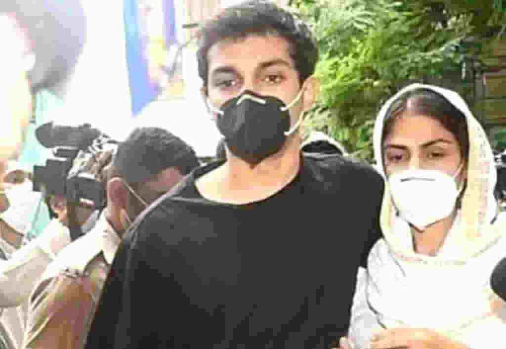 rhea-chakrabortys-brother-showik-chakraborty-granted-bail