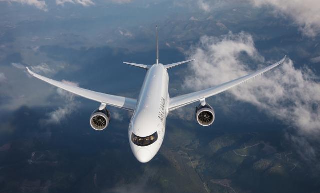 Canadian airlines urging travellers headed to the US to check their flights ahead of time - https://cdn.connectfm.ca/E9180430-AAF3-4E08-93AF-B43B081218CB_Story2159410_3040599.jpg