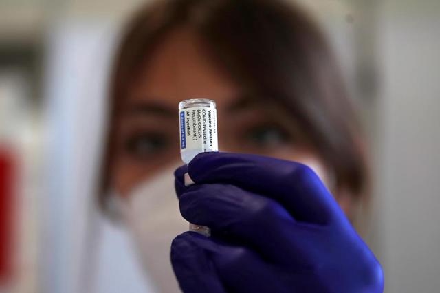 Canada's first 300,000 doses of J&J COVID-19 vaccine arrive; 650,000 doses of Moderna vaccine also arrive in Toronto - https://cdn.connectfm.ca/EBFB547F-E13A-4432-93AF-D32EECA37E99_Story1168790_1694372.jpg
