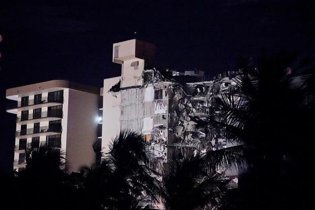 Wing of Miami-area condo collapses; many feared dead - https://cdn.connectfm.ca/EDB3C868-C4EE-4ED7-A342-01C9C57397F4_Story1266645_1831985.jpg