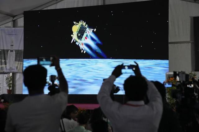 ISRO creates history as Chandrayaan-3 lands near Moon's south pole - https://cdn.connectfm.ca/EEB8BEE4-9E8E-41B2-BE74-D91C5EADE370_Story2540735_3384701.jpg