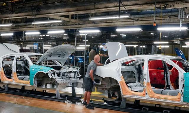 Conservatives, NDP demand Ottawa protect Canadians' jobs at new EV plants - https://cdn.connectfm.ca/EV-plants.jpg