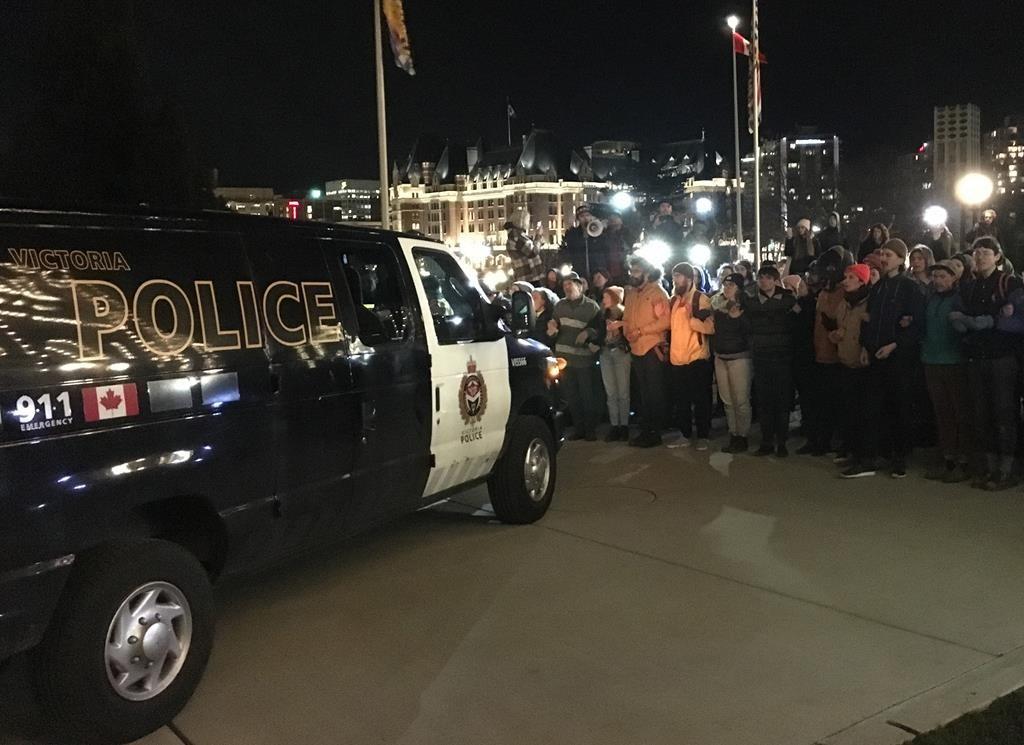 indigenous-youth-protest-at-b-c-legislature-support-wetsuweten-hereditary-chiefs