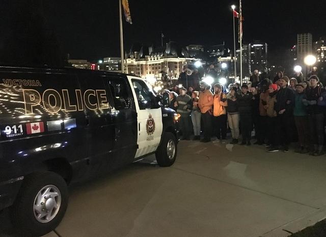 Indigenous youth protest at B.C. Legislature, support Wet'suwet'en hereditary chiefs - https://cdn.connectfm.ca/F067082B-A573-4D52-BA5C-4619B85BCDD7_Story498219_720326.jpg