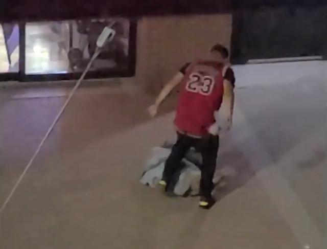 VPD investigates attack on homeless man - https://cdn.connectfm.ca/F2A9AD5D-E87F-4934-A7C5-DA16B124A45E_Story1369430_1979266.jpg